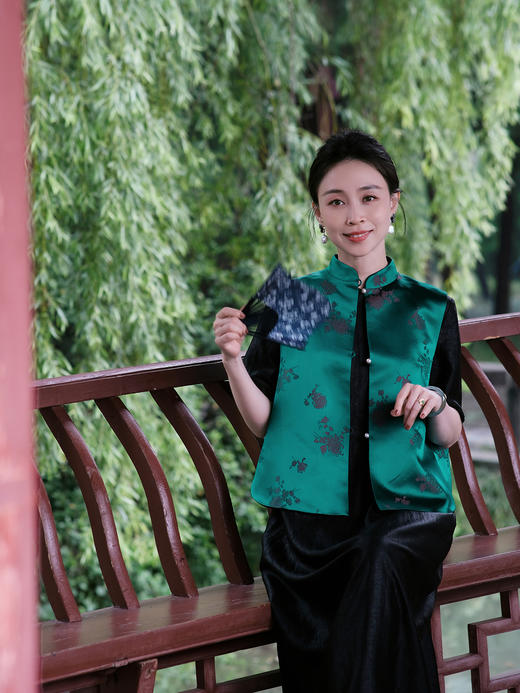 微瑕秒杀 |盛唐牡丹 |苔绿菊花纹花锦缎马甲[特价品](特殊商品不退不换) 商品图1