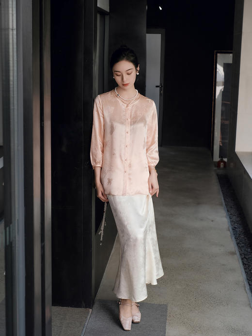 盛唐婧 |提花真丝缎七分袖气质上衣-粉色 商品图0