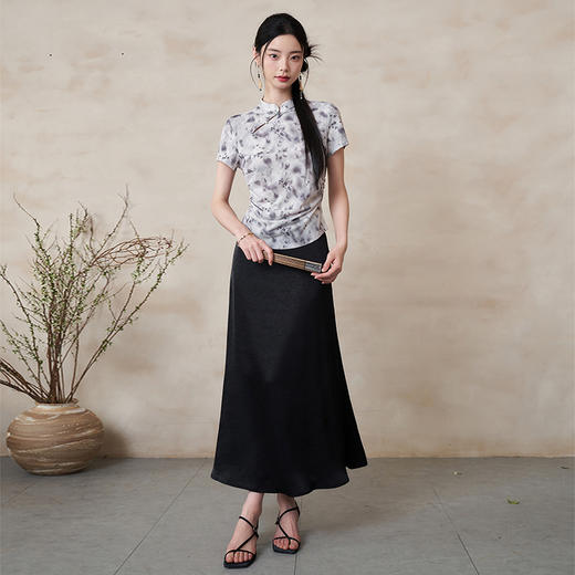 新中式国风小立领一字扣扎染T恤女夏季设计感开叉T恤V2241625 商品图1
