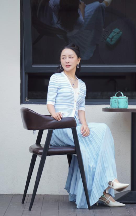 臣禾V领条纹针织JZ242050296 商品图3