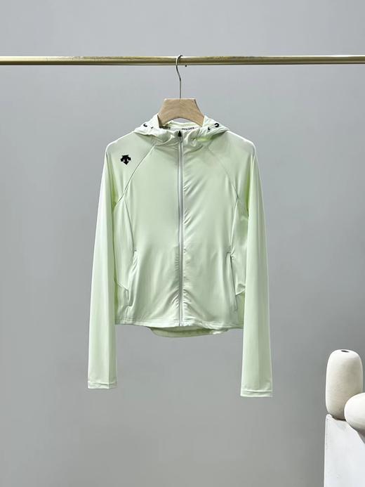 点此购买 迪桑特夏季女士冰感运动户外轻薄皮肤衣外套防晒衣 qk 288704 商品图1