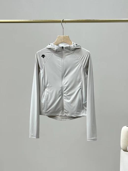 点此购买 迪桑特夏季女士冰感运动户外轻薄皮肤衣外套防晒衣 qk 288704 商品图2