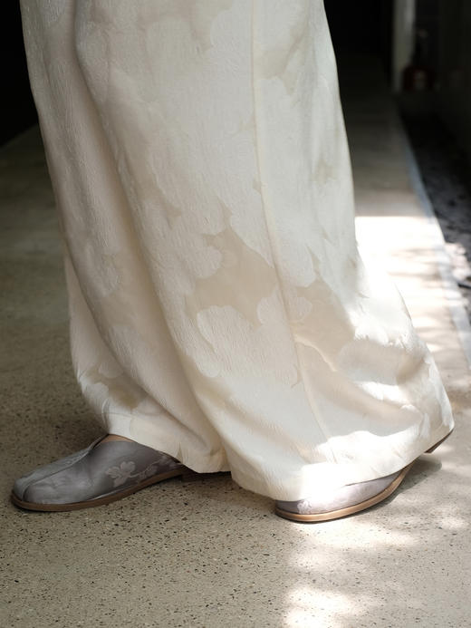 盛唐婧 |真丝冠乐皱月白直筒裤 商品图2