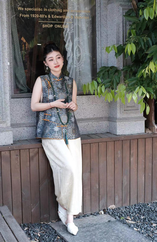 盛唐牡丹 |重缎宋锦八达晕纹偏襟马甲 商品图3