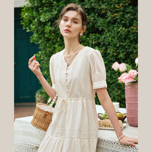 OLrain欧芮儿法式杏色v领连衣裙女夏季2024年新款蕾丝拼接中长裙 商品图1