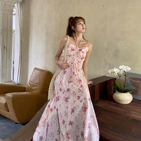 今日穿搭：玫瑰女王连衣裙，蕞佳约会装