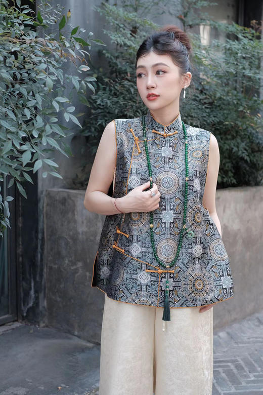 盛唐牡丹 |重缎宋锦八达晕纹偏襟马甲 商品图0