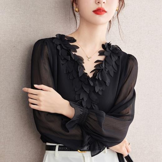 重工花瓣V领浪漫法式上衣，通勤气质雪纺衫KQL-604TA2837 商品图0