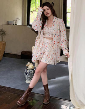 今日穿搭：重返18岁的少女感波点套装