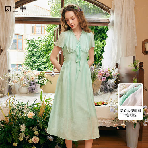 两三事 风也温柔 2024夏季新款小清新荷叶边v领绑带a字连衣裙 商品图0