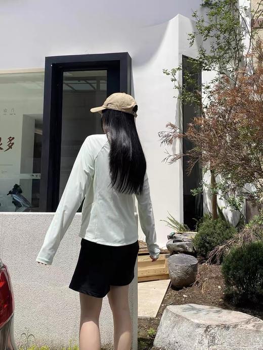 点此购买 迪桑特夏季女士冰感运动户外轻薄皮肤衣外套防晒衣 qk 288704 商品图6