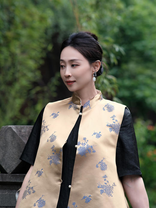 微瑕秒杀 |盛唐牡丹 |琉璃金菊花纹花锦缎马甲[特价品](特殊商品不退不换) 商品图1