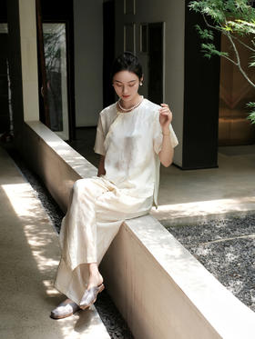盛唐婧 |真丝冠乐皱月白直筒裤