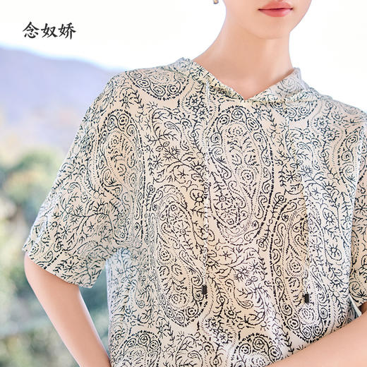 【商场同款】CNV4581  “ 腰果花帽衫  ”  手绘腰果花图案雅致经典 T型廓形包容身形 宽松舒适 纯黏胶成份透气性好 清凉不粘身 连帽衫 商品图7