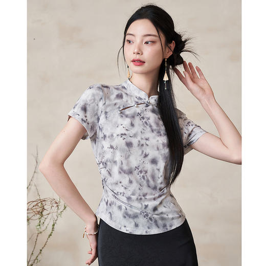 新中式国风小立领一字扣扎染T恤女夏季设计感开叉T恤V2241625 商品图3