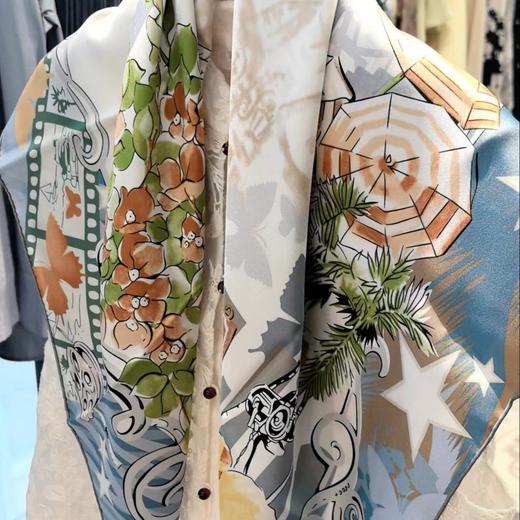 【甄珠贝·花卉系列】90*90cm双面异色花园城市丝巾和四叶草胸针礼盒套装 商品图3