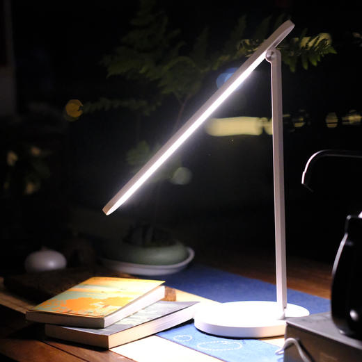 央视推荐品牌-华卖了十几万台！-智能达伦护眼台灯T1（DL-02W） 商品图0