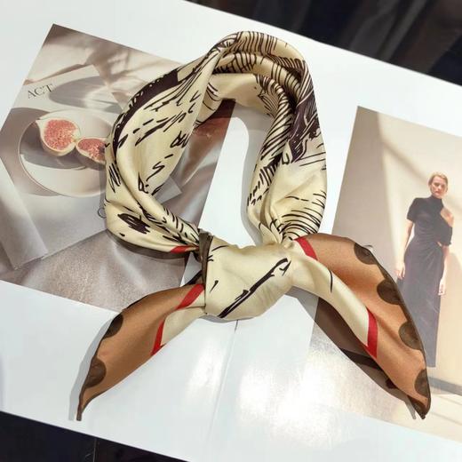 【甄珠贝·国风系列】53*53cm长城丝巾和杏花胸针礼盒套装【适合送外宾】 商品图3