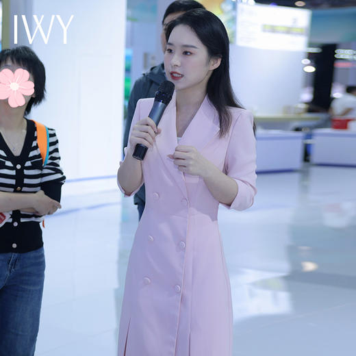 IWY/粉色播音主持人连衣裙端庄大气教师录课正装高端艺考演讲比赛Q13305 商品图1