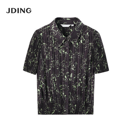 【商场同款】CJVJ516   “ 褶艺瘦瘦衫 ”   深色底上点缀植物的光影图案 新颖好看 高温一体成形的有节奏褶皱设计 增加立体感视觉美观 结构更显瘦自然贴合人体 商品图8