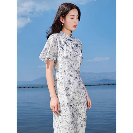 【专属特价】熙世界温婉知性新中式改良旗袍连衣裙夏季国风印花天丝开叉长裙 商品图3