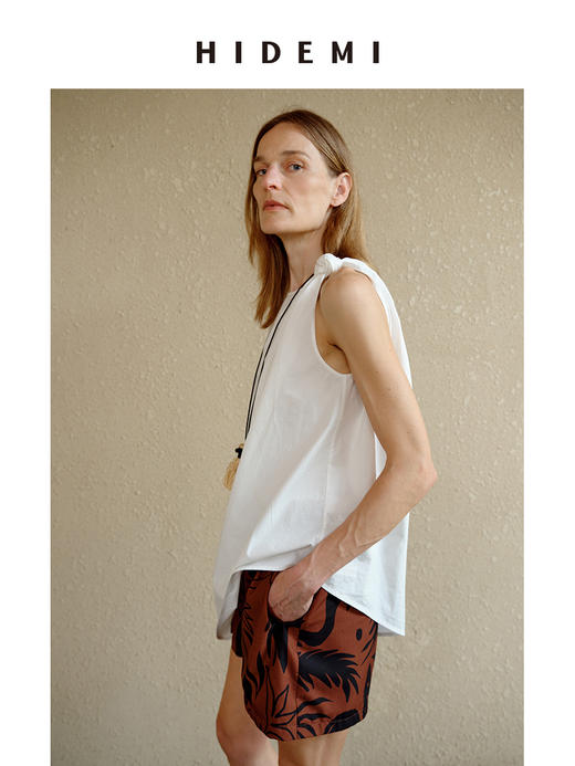 HIDEMI 度假系列极简纽结设计感不对称剪裁褶皱水洗棉背心上衣 白色/黑色 商品图13