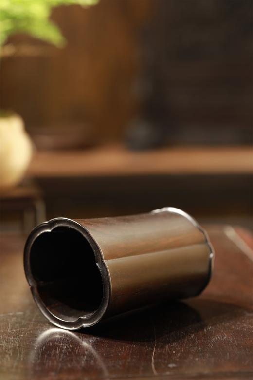 海棠形°紫光檀素笔筒 商品图2