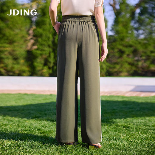 【商场同款】CJTJ515  “ 橄榄绿直筒裤 ” 摩登文艺范儿 阔腿长裤腿部放松包容显瘦 侧面撞色细条纹时尚有视觉拉长腿部效果 材质细腻轻薄 垂滑好打理 商品图6