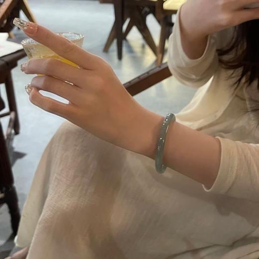 「仅9.9元包邮！四色可选」新中式琉璃烟灰色古风手镯 女轻奢首饰简约设计感ins礼物小众时尚饰品 商品图4