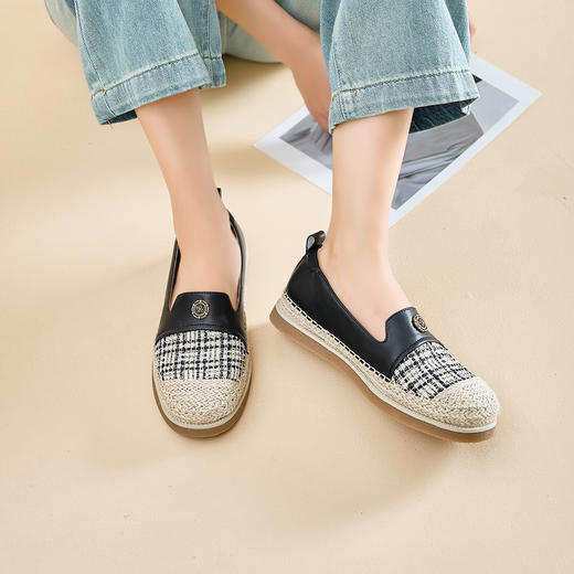 Safiya/索菲娅2024秋 小香风花呢玫瑰扣休闲通勤平底草编渔夫鞋 SF43111414 商品图0