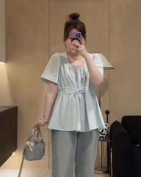 今日穿搭：超显白的淑雅装，穿出内敛温婉女人味