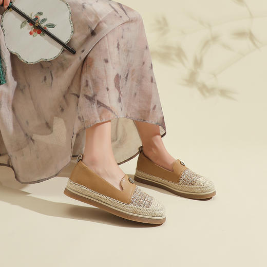 Safiya/索菲娅2024秋 小香风花呢玫瑰扣休闲通勤平底草编渔夫鞋 SF43111414 商品图8