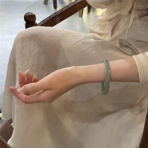 「仅9.9元包邮！四色可选」新中式琉璃烟灰色古风手镯 女轻奢首饰简约设计感ins礼物小众时尚饰品 商品图2