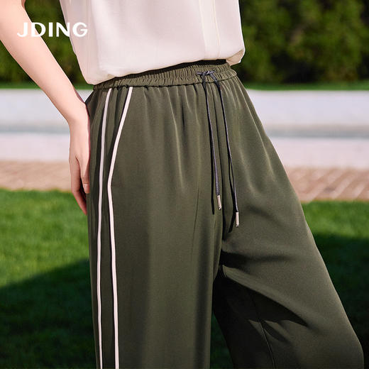 【商场同款】CJTJ515  “ 橄榄绿直筒裤 ” 摩登文艺范儿 阔腿长裤腿部放松包容显瘦 侧面撞色细条纹时尚有视觉拉长腿部效果 材质细腻轻薄 垂滑好打理 商品图1