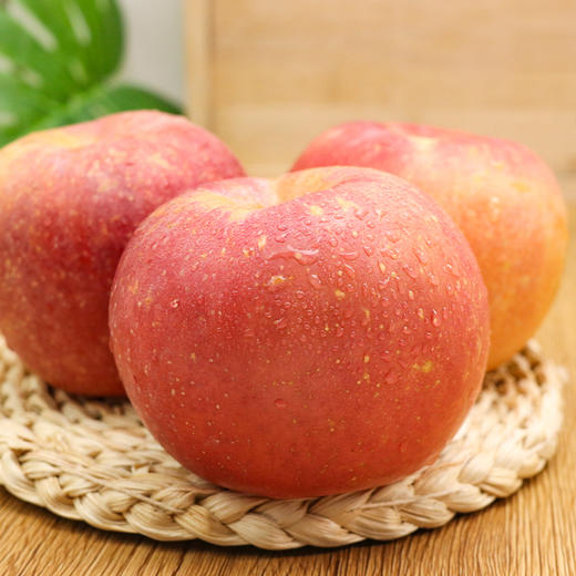 【黄肉红皮】山东晚熟红富士苹果 4.5斤彩箱装 商品图4