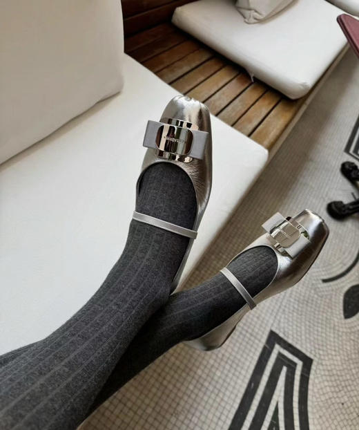 522-3 免带品 鸡毛经典爆款 vara猪鼻子蝴蝶结芭蕾鞋 玛丽珍全皮平底鞋 商品图2