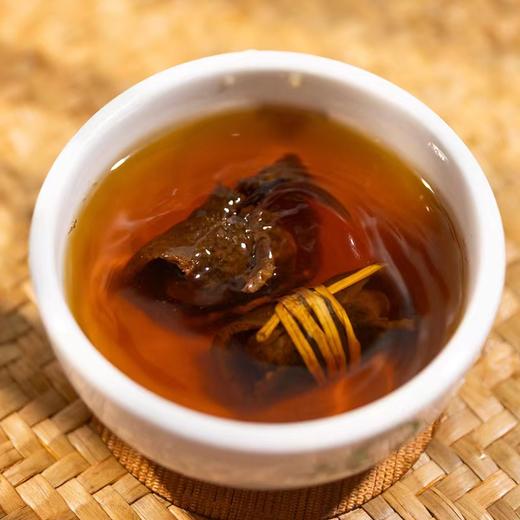 【超模君严选 地理标志认证 民间古方】会满福陈皮三宝扎，新会陈皮搭配咸橄榄，五年以上自然生晒、手工腌制，广东特产，润喉滋润，咸中带甘，泡茶煲汤皆宜，精美礼盒，夏季家人必备。 商品图2