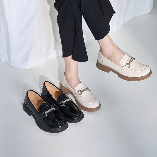 Safiya/索菲娅2024春英伦风亮面漆皮水钻扣一脚蹬粗跟乐福鞋 SF41112410 商品图0