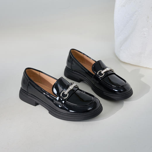 Safiya/索菲娅2024春英伦风亮面漆皮水钻扣一脚蹬粗跟乐福鞋 SF41112410 商品图1