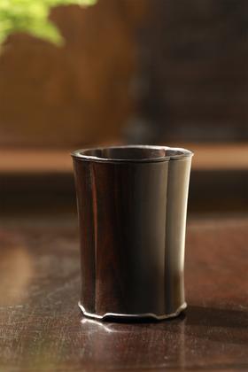 海棠形°紫光檀素笔筒