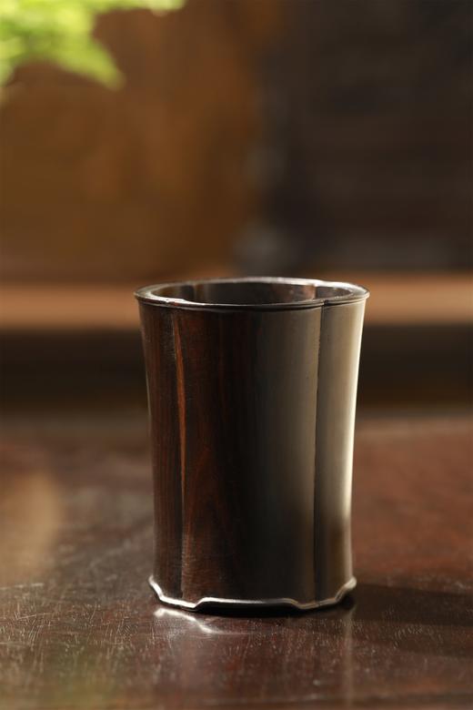 海棠形°紫光檀素笔筒 商品图0