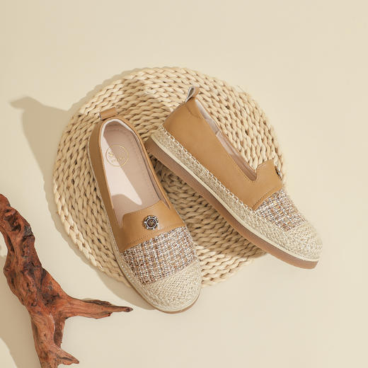 Safiya/索菲娅2024秋 小香风花呢玫瑰扣休闲通勤平底草编渔夫鞋 SF43111414 商品图9