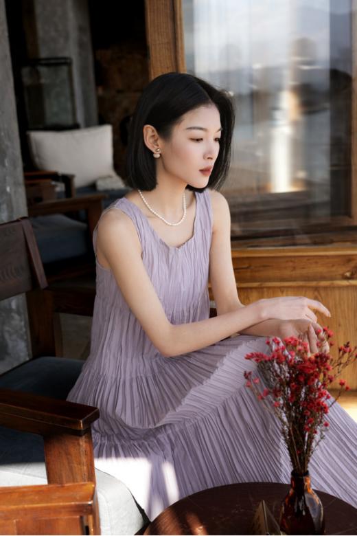 ✔️【全国包邮】 度假风褶皱背心连衣裙：✔宽松版型+无袖设计|巧妙遮副乳|藏肉显瘦🌿 ✔微肌理感面料|流动褶皱线条|实穿不平庸🔺 商品图2