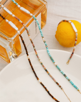 柔美的珠光在阳光下泛着点点光辉