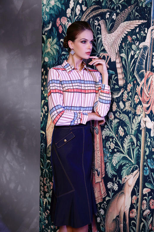 【伯妮斯茵】3F6241--衬衫--狩猎的花丛--《因汉而生--哥特》 商品图1