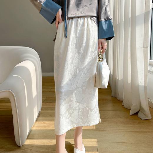 【新中式，百搭国风】SIIJJEYY枝辑丝滑缎面提花半身裙   ，女士仿真丝 (3色可选) 商品图3