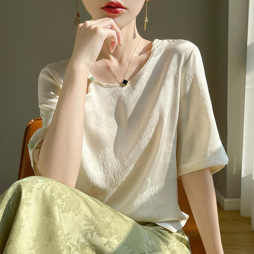 【新中式，百搭国风】【夏季必备】SIIJJEYY枝辑女士仿真丝丝滑缎面圆领半袖衬衫(3色可选) 商品图2