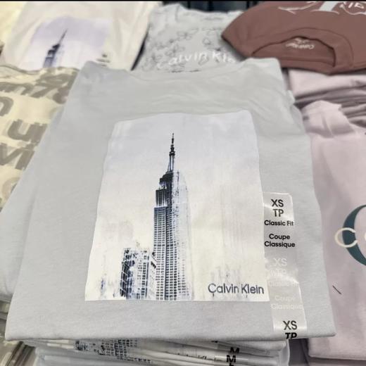 【精品店款】Calvin Klein/CK女士高楼图案款圆领短袖！美国代购，无中文标签，介意慎拍! H 商品图4