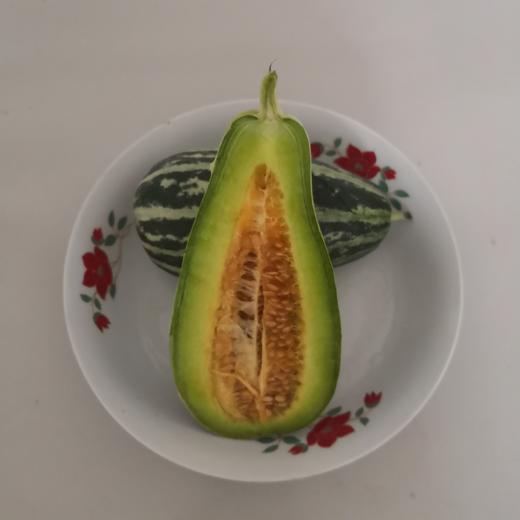 刘顺义生态香瓜 生态种植，不使用任何化肥、化学农药、化学杀虫剂、除草剂、膨大素，保果剂，激素， 采用人工除草生物防控； 地下深井水灌溉 商品图2