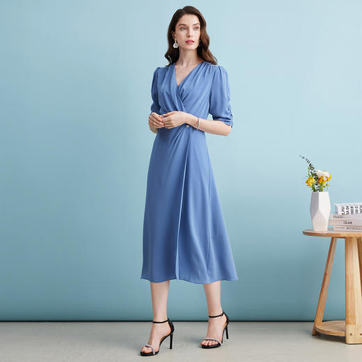 EITIE爱特爱夏季新款气质V领显瘦高腰连衣裙7407130 商品图3